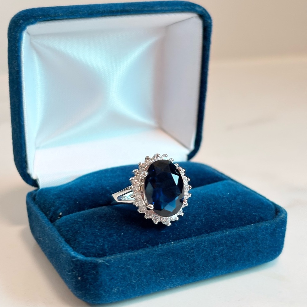 Vintage Avon Sapphire Blue Halo Cocktail Ring Size 7 Silver Tone NIB Gift Box